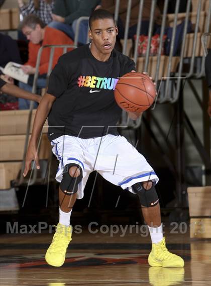 Thumbnail 1 in Saunders vs. Nanuet (Harry Jefferson Showcase) photogallery.