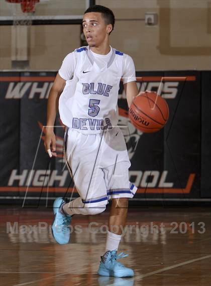 Thumbnail 3 in Saunders vs. Nanuet (Harry Jefferson Showcase) photogallery.