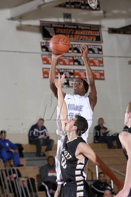 Thumbnail 1 in Saunders vs. Nanuet (Harry Jefferson Showcase) photogallery.