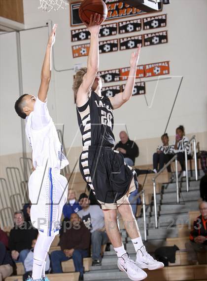Thumbnail 1 in Saunders vs. Nanuet (Harry Jefferson Showcase) photogallery.