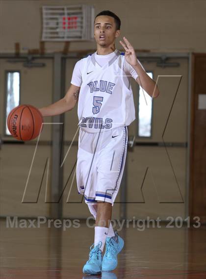 Thumbnail 3 in Saunders vs. Nanuet (Harry Jefferson Showcase) photogallery.