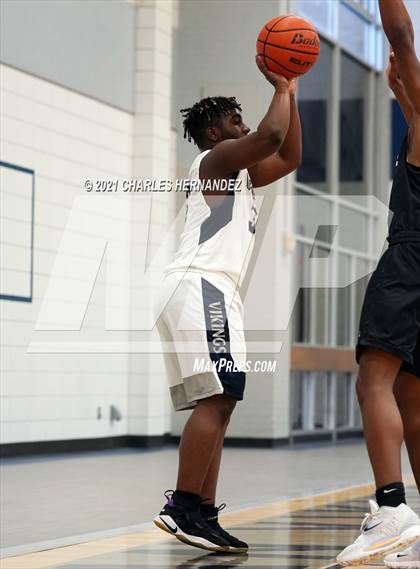 Thumbnail 2 in Conroe @ Bryan (Sophomore) photogallery.