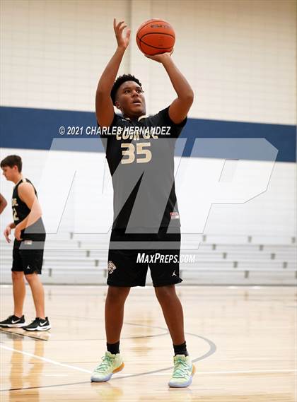 Thumbnail 3 in Conroe @ Bryan (Sophomore) photogallery.