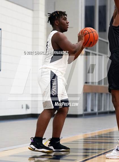 Thumbnail 1 in Conroe @ Bryan (Sophomore) photogallery.