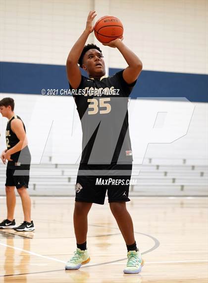 Thumbnail 2 in Conroe @ Bryan (Sophomore) photogallery.