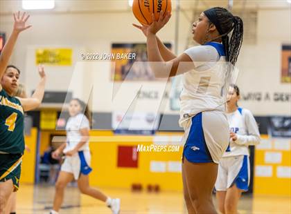 Thumbnail 1 in Battle Mountain vs. Bishop Union (Serpent Classic) photogallery.