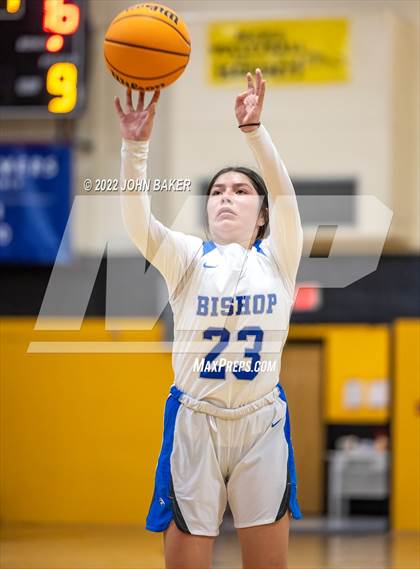 Thumbnail 1 in Battle Mountain vs. Bishop Union (Serpent Classic) photogallery.