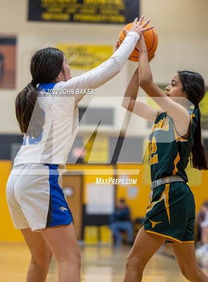 Thumbnail 1 in Battle Mountain vs. Bishop Union (Serpent Classic) photogallery.