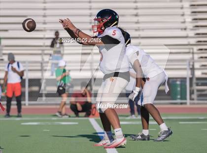 Thumbnail 2 in JV: Dominguez @ Dorsey (Scrimmage) photogallery.