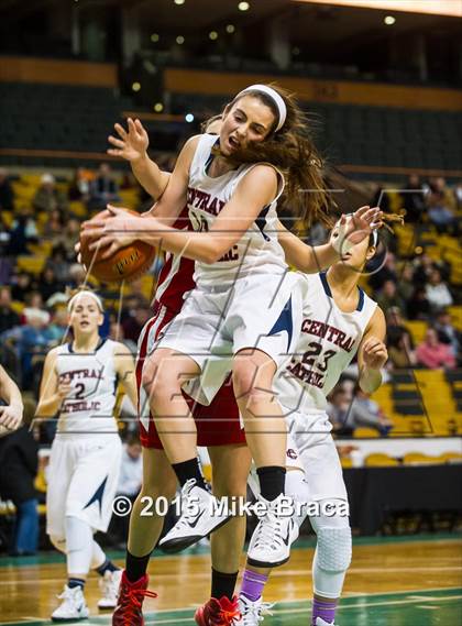 Thumbnail 2 in Masconomet Regional vs Central Catholic (Good Sports TD Garden Invitational) photogallery.