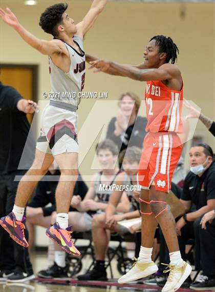 Thumbnail 1 in Mater Dei @ JSerra Catholic photogallery.