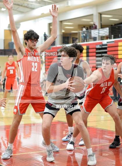 Thumbnail 3 in Mater Dei @ JSerra Catholic photogallery.
