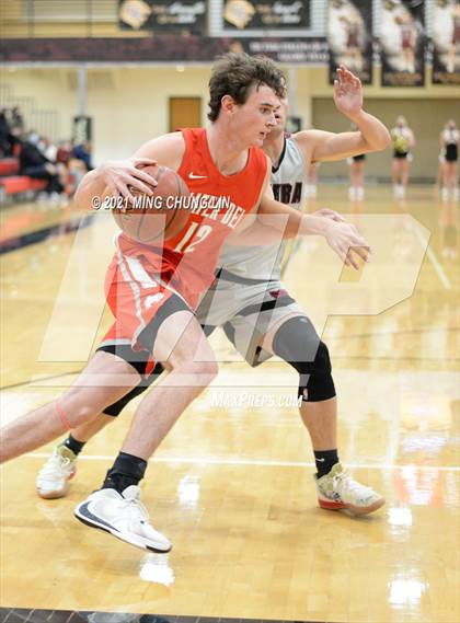 Thumbnail 1 in Mater Dei @ JSerra Catholic photogallery.