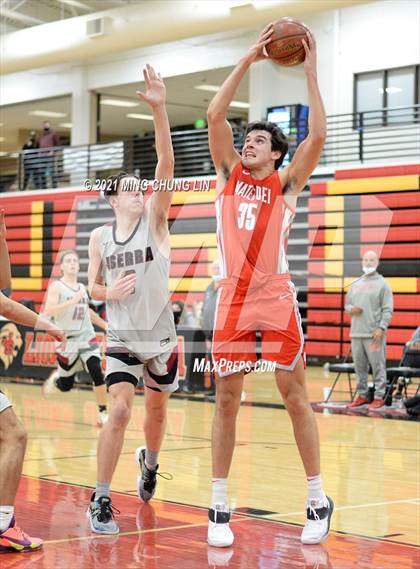 Thumbnail 3 in Mater Dei @ JSerra Catholic photogallery.