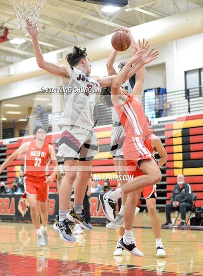 Thumbnail 1 in Mater Dei @ JSerra Catholic photogallery.