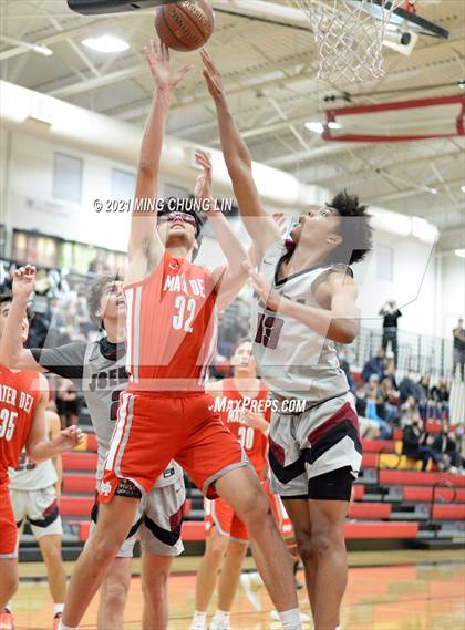 Thumbnail 1 in Mater Dei @ JSerra Catholic photogallery.