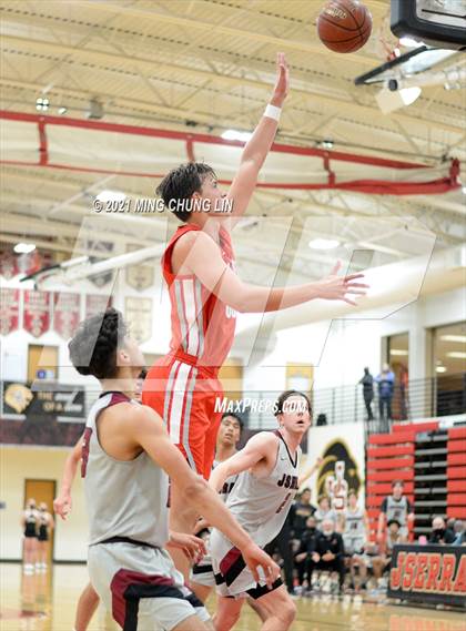 Thumbnail 2 in Mater Dei @ JSerra Catholic photogallery.