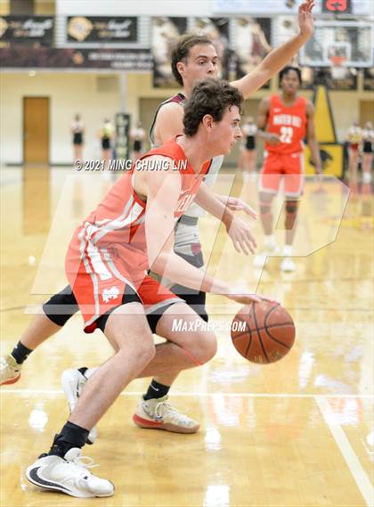 Thumbnail 2 in Mater Dei @ JSerra Catholic photogallery.