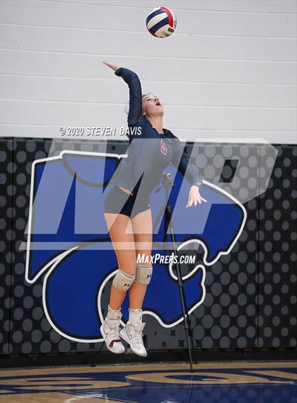 Thumbnail 1 in Hamilton vs. Perry (AIA 6A Final) photogallery.