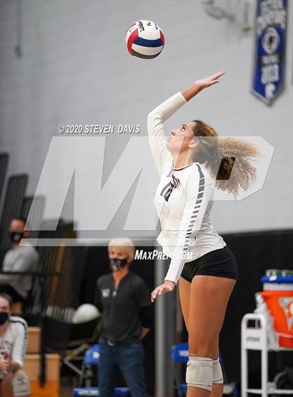 Thumbnail 2 in Hamilton vs. Perry (AIA 6A Final) photogallery.