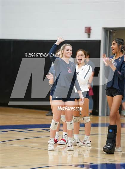 Thumbnail 3 in Hamilton vs. Perry (AIA 6A Final) photogallery.