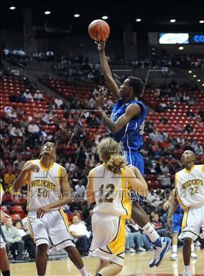Thumbnail 2 in El Camino vs. San Diego (CIF SDS D1 Final) photogallery.
