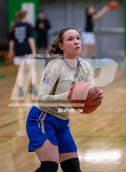 Thumbnail 2 in Deer Park @ Elma (WIAA 1A Regional Playoff) photogallery.