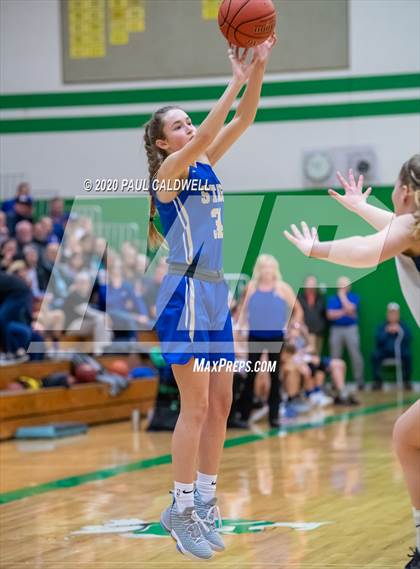 Thumbnail 3 in Deer Park @ Elma (WIAA 1A Regional Playoff) photogallery.