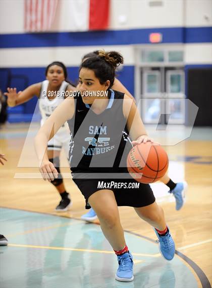 Thumbnail 3 in Sam Rayburn vs. Lake Ridge (McDonald's Texas Invitational) photogallery.