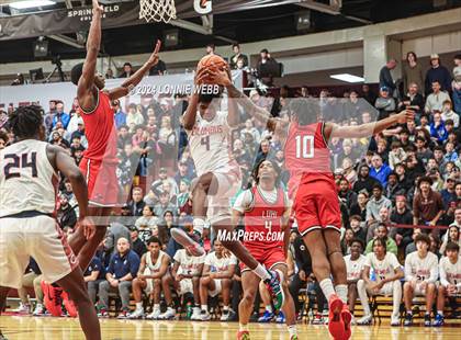 Thumbnail 2 in Long Island Lutheran vs. Christopher Columbus (Spalding Hoophall Classic) photogallery.