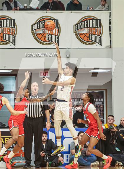 Thumbnail 3 in Long Island Lutheran vs. Christopher Columbus (Spalding Hoophall Classic) photogallery.