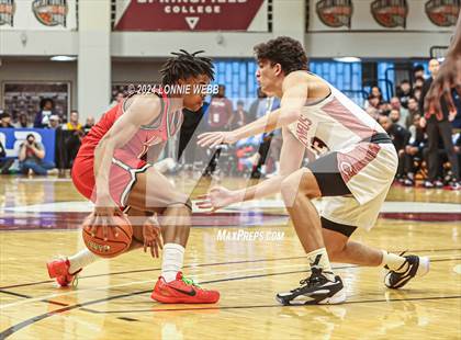 Thumbnail 2 in Long Island Lutheran vs. Christopher Columbus (Spalding Hoophall Classic) photogallery.