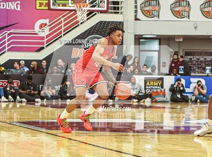 Thumbnail 2 in Long Island Lutheran vs. Christopher Columbus (Spalding Hoophall Classic) photogallery.