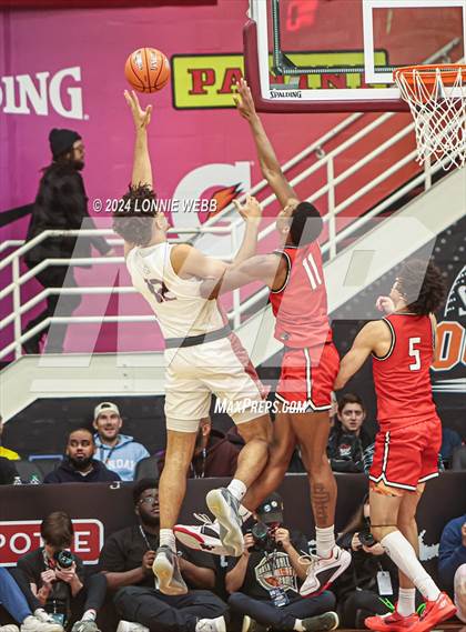 Thumbnail 1 in Long Island Lutheran vs. Christopher Columbus (Spalding Hoophall Classic) photogallery.
