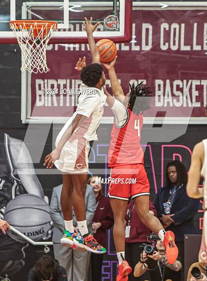 Thumbnail 3 in Long Island Lutheran vs. Christopher Columbus (Spalding Hoophall Classic) photogallery.