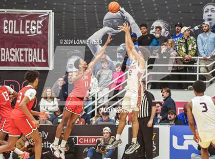 Thumbnail 2 in Long Island Lutheran vs. Christopher Columbus (Spalding Hoophall Classic) photogallery.
