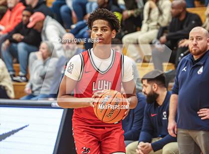 Thumbnail 3 in Long Island Lutheran vs. Christopher Columbus (Spalding Hoophall Classic) photogallery.