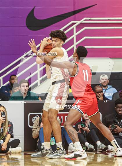 Thumbnail 2 in Long Island Lutheran vs. Christopher Columbus (Spalding Hoophall Classic) photogallery.