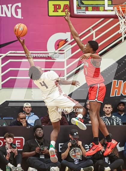 Thumbnail 2 in Long Island Lutheran vs. Christopher Columbus (Spalding Hoophall Classic) photogallery.