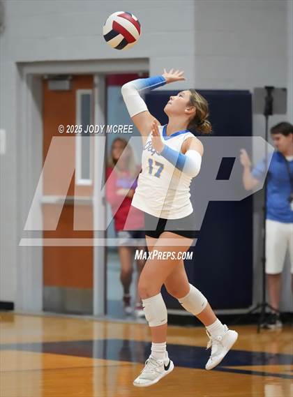 Thumbnail 1 in Oxford @ Lewisburg photogallery.