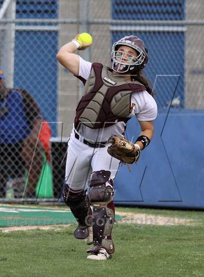 Thumbnail 3 in Deer Park vs Dobie (UIL 5A Bi-District Playoff) photogallery.