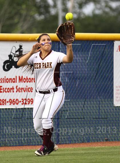 Thumbnail 2 in Deer Park vs Dobie (UIL 5A Bi-District Playoff) photogallery.
