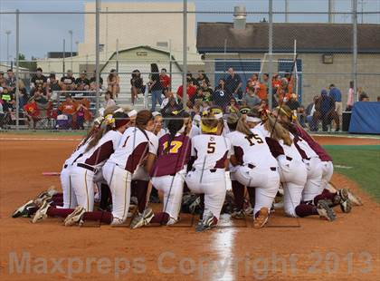Thumbnail 1 in Deer Park vs Dobie (UIL 5A Bi-District Playoff) photogallery.