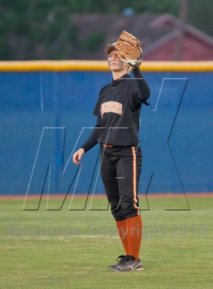 Thumbnail 2 in Deer Park vs Dobie (UIL 5A Bi-District Playoff) photogallery.