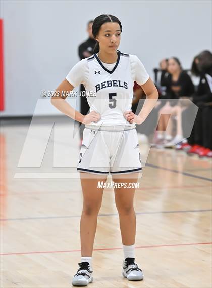 Thumbnail 1 in Columbine vs. Bishop Alemany (Nike Tournament of Champions) photogallery.