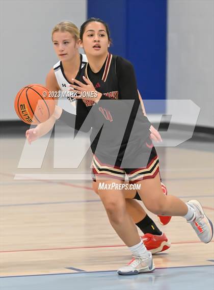 Thumbnail 1 in Columbine vs. Bishop Alemany (Nike Tournament of Champions) photogallery.