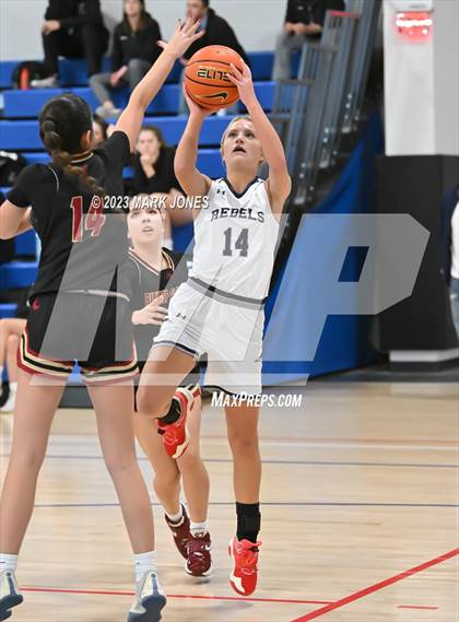 Thumbnail 2 in Columbine vs. Bishop Alemany (Nike Tournament of Champions) photogallery.