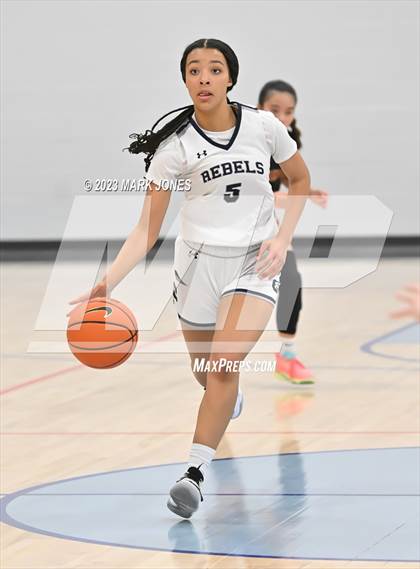 Thumbnail 1 in Columbine vs. Bishop Alemany (Nike Tournament of Champions) photogallery.