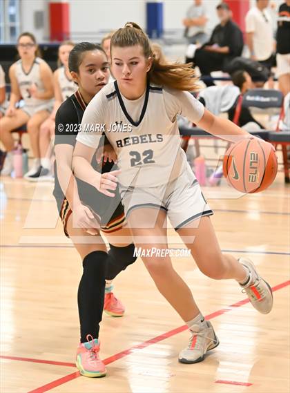 Thumbnail 1 in Columbine vs. Bishop Alemany (Nike Tournament of Champions) photogallery.