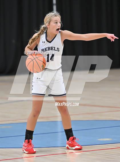 Thumbnail 2 in Columbine vs. Bishop Alemany (Nike Tournament of Champions) photogallery.